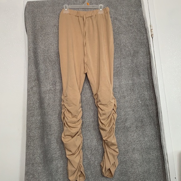 Hem zip up sweater with ruched matching pants - Picture 3 of 4